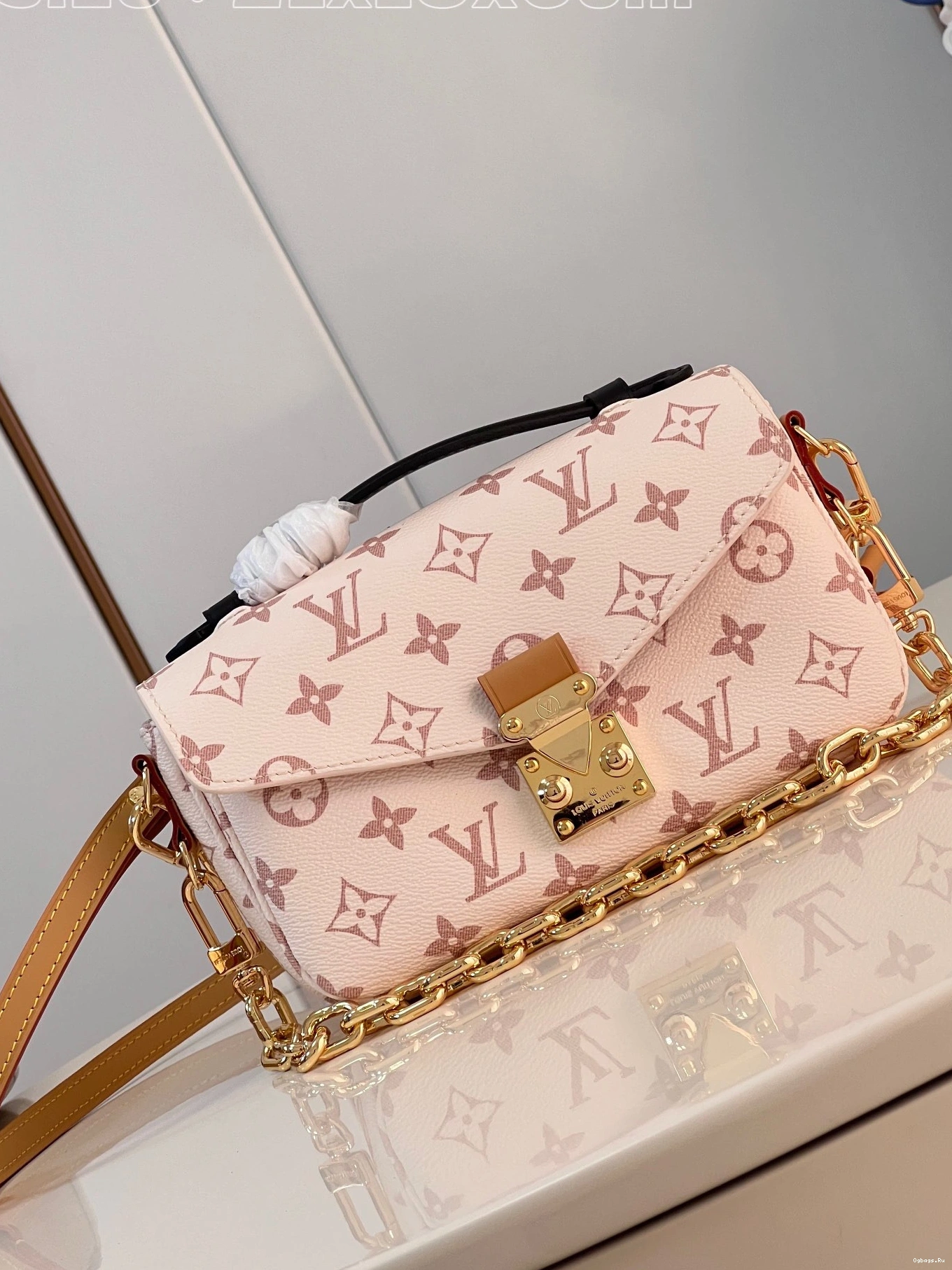 LOUIS METIS WEST POCHETTE VUITTON EAST 0318